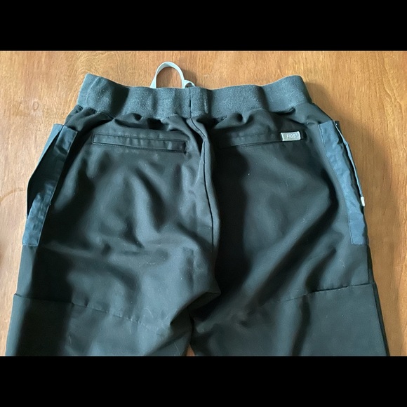 Figs 7 pocket pant - Picture 3 of 4